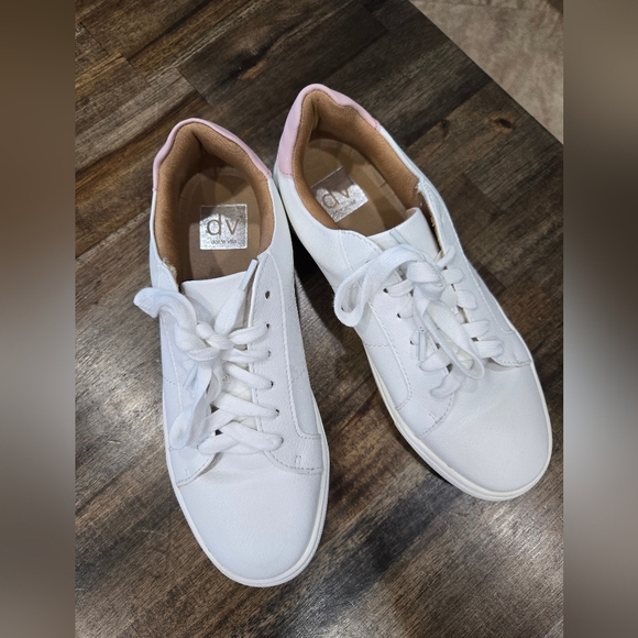 DV By Dolce Vita Anibel Court Sneakers - Picture 2 of 9